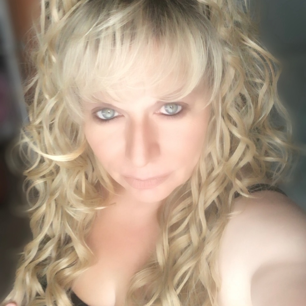 Meet your Posher, Desiree